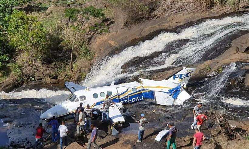 Avião de Marília Mendonça cai em Minas; há feridos