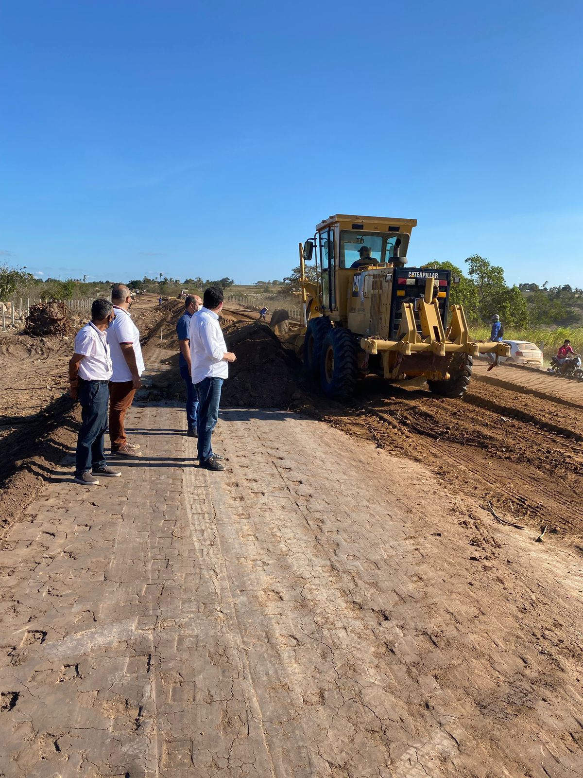 Célio Alves realiza visita técnica às obras de pavimentação de Dona Inês ao Tabuleiro