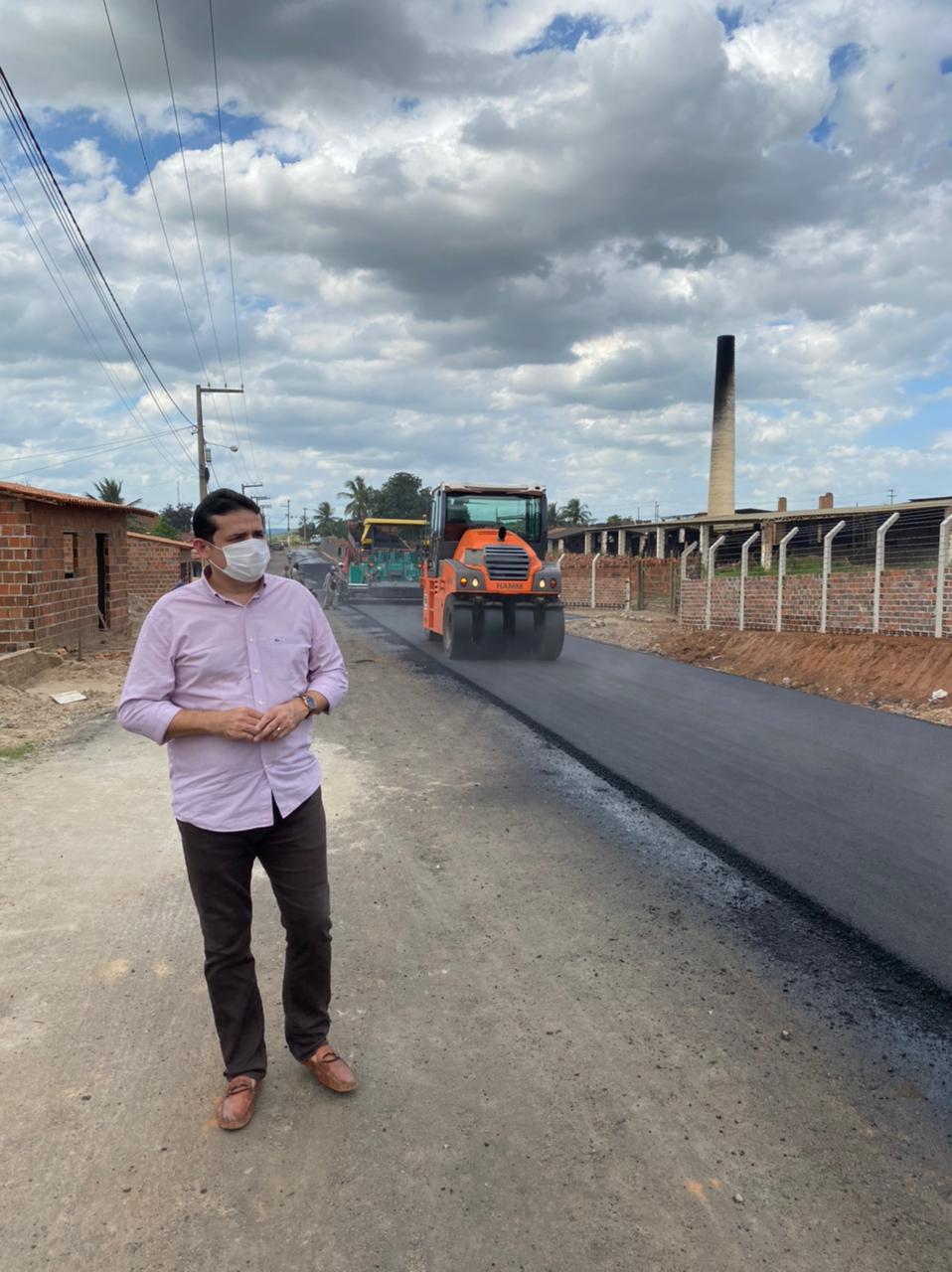Célio Alves visita Cachoeira dos Guedes e trata com DER de providências complementares da obra de acesso e travessia urbana 