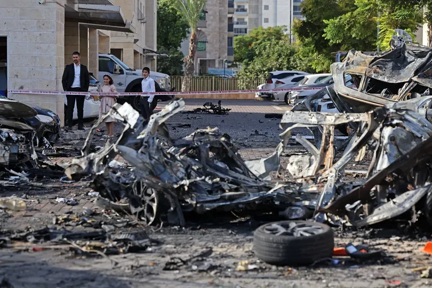 Conflito em Israel deixa mais de 900 mortos e 4 mil feridos em 24 horas