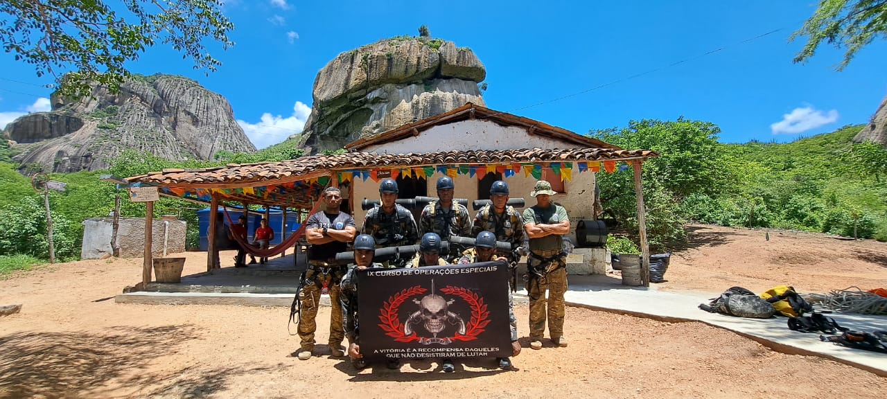 Em Araruna, Policiais do GATE participam de treinamento de montanhismo e escalada na Pedra da Boca
