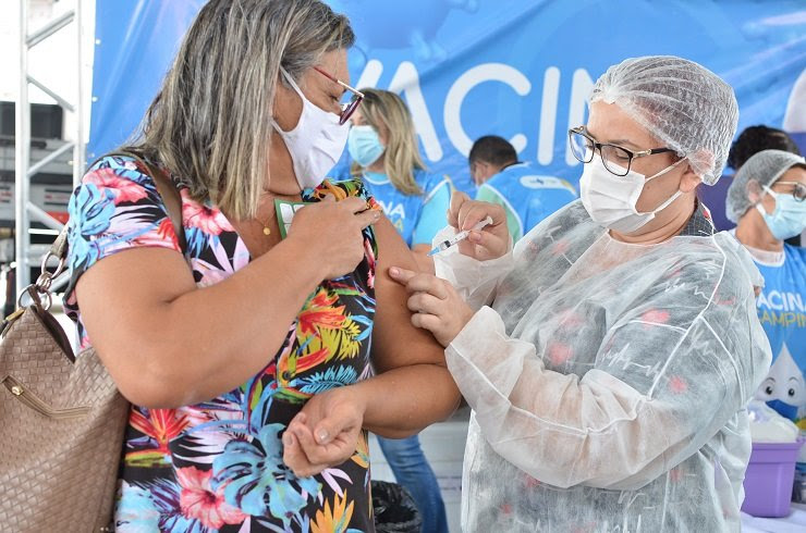 Estado recomenda nova dose da vacina contra Covid-19 para idosos