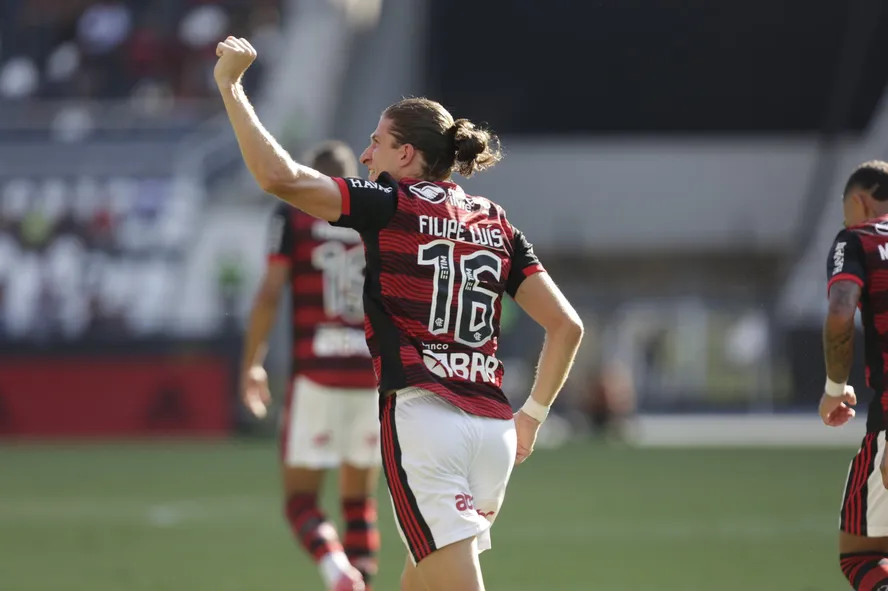 Filipe Luis pode renovar com o Flamengo para despedida no Estadual
