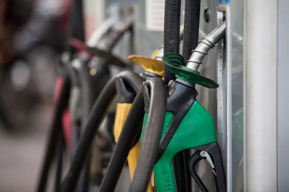 Gasolina sobe pela 2ª semana seguida e atinge novo recorde no país