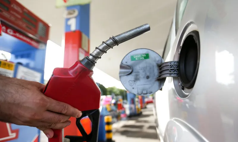 Governadores prorrogam congelamento do ICMS da gasolina por mais 90 dias