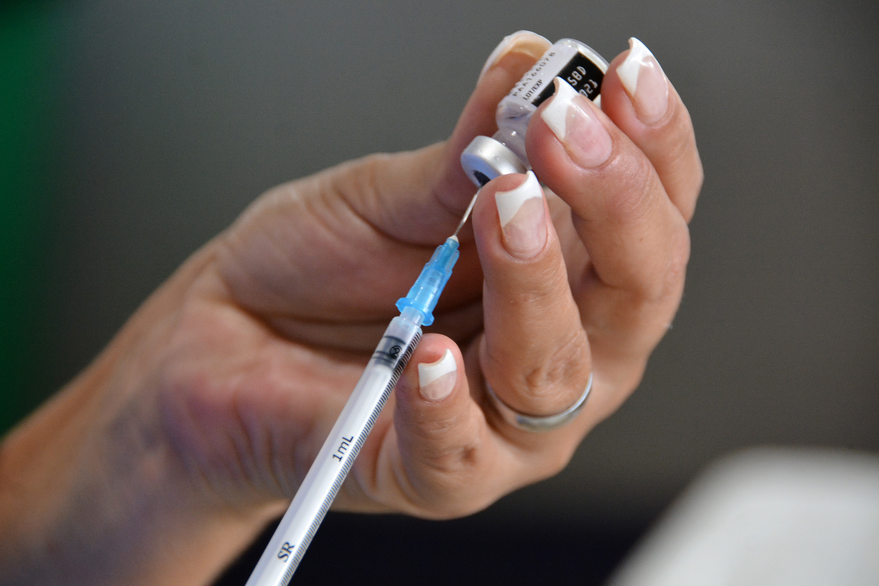 Governo confirma redução do intervalo para reforço vacinal e anuncia 4ª dose para imunossuprimidos