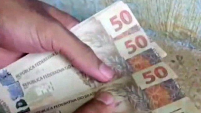 Governo vai antecipar 13º de aposentados e pensionistas e liberar R$ 1 mil do FGTS