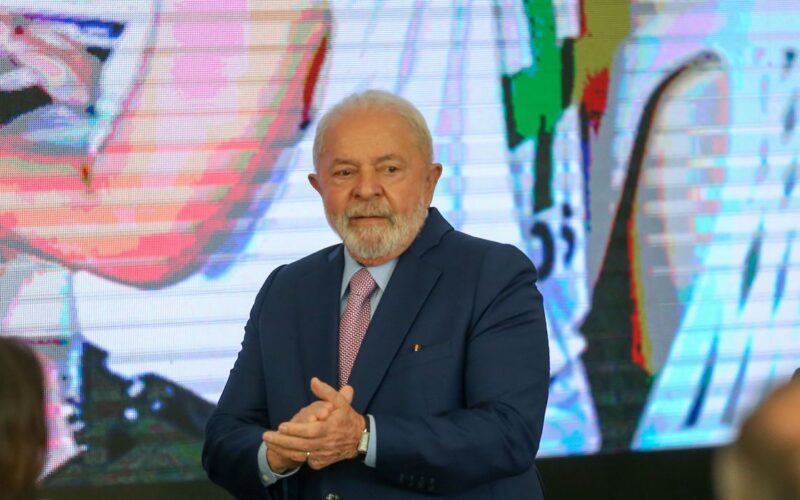 Lula pede que homens “criem juízo” e façam exame de próstata