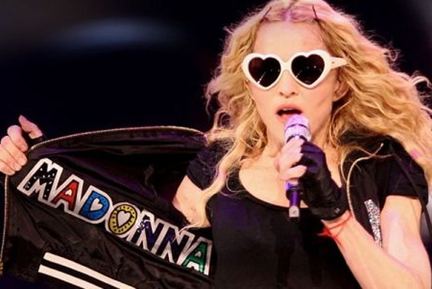 Madonna pede que Bolsonaro mude suas políticas e o chama de 'Borsalino'