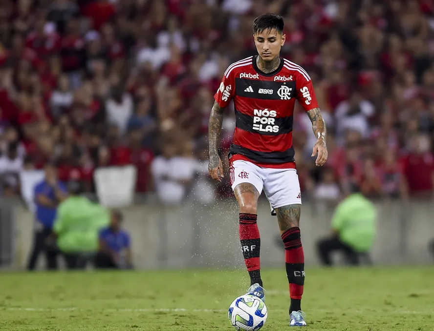 Na mira de clubes do exterior, Pulgar aguarda Flamengo se movimentar por valorização antes de ficar livre