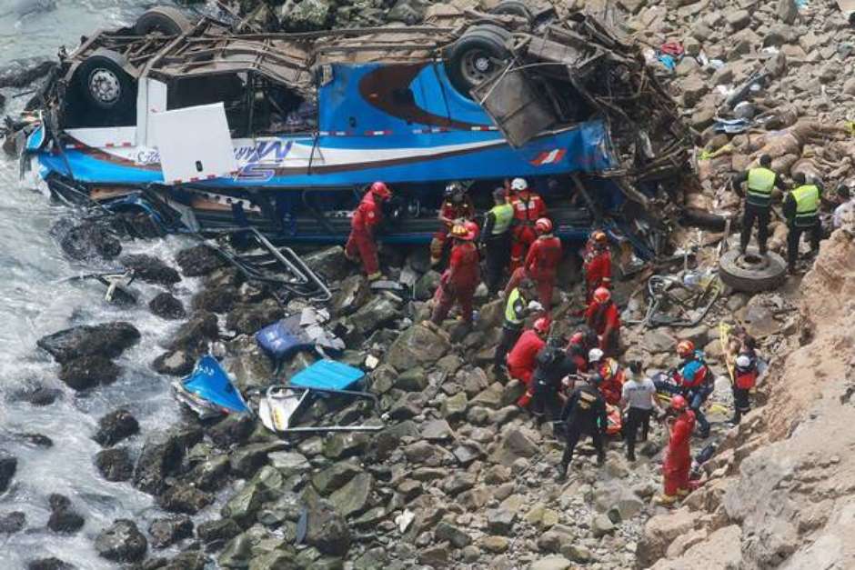 Número de mortos em acidente no Peru sobe para mais de 30