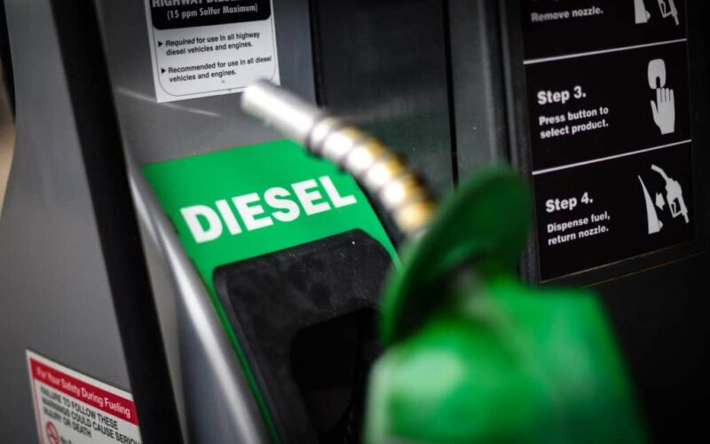 Petrobras anuncia redução de R$ 0,30 no preço do litro do diesel, a partir desta 4ª