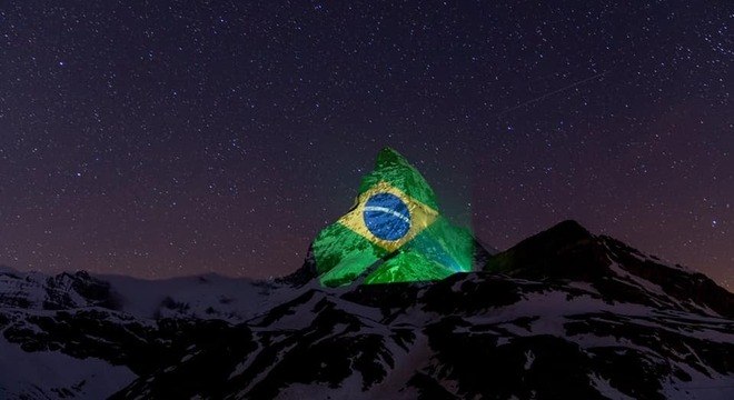 Suíça projeta bandeira do Brasil em apoio à luta contra covid-19
