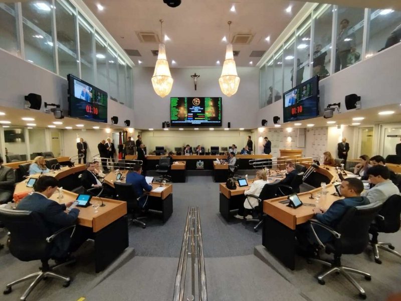 TJ proíbe invocação religiosa e uso de Bíblia em sessões da Assembleia Legislativa