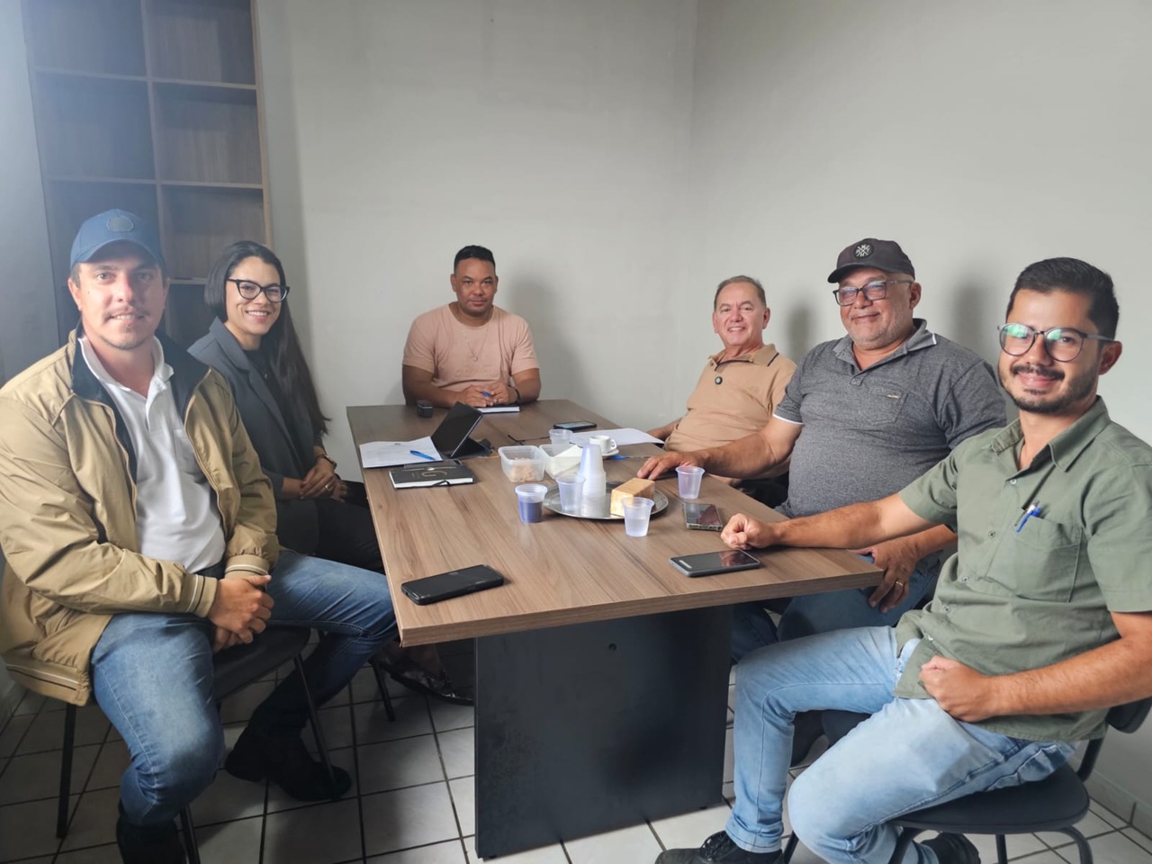 VÍDEO: Prefeito Availdo Azevedo coordena reunião emergencial após fortes chuvas em Araruna